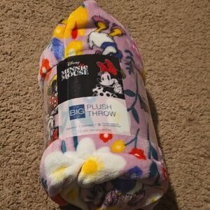 Disney Minnie Mouse Floral Plush Blanket - Purple and Multicolor